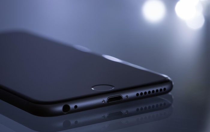 按键自定义界面截图，虚拟摇杆可以拖动位置，按键透明度用滑块调节，画面偏暗